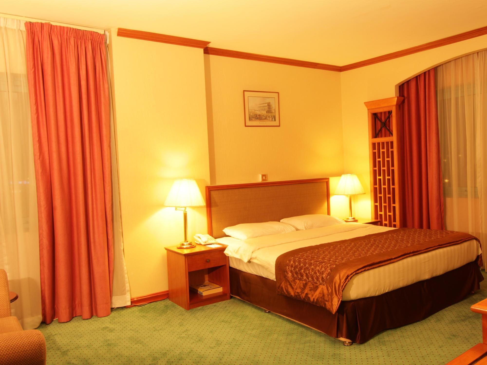 Готель The George By Saffron, Creek 3*