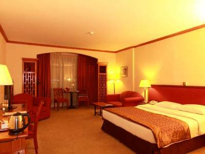 The George By Saffron, Creek Готель