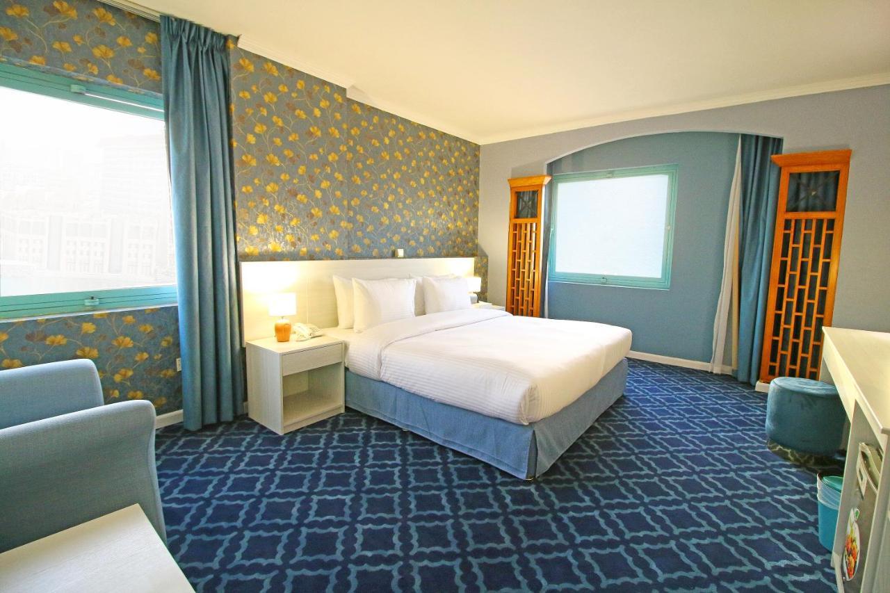 The George By Saffron, Creek Отель