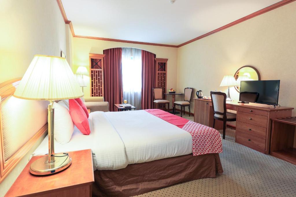 Отель The George By Saffron, Creek 3*