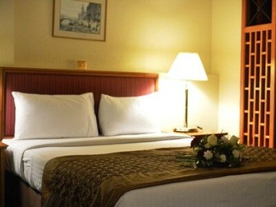 Отель The George By Saffron, Creek 3*